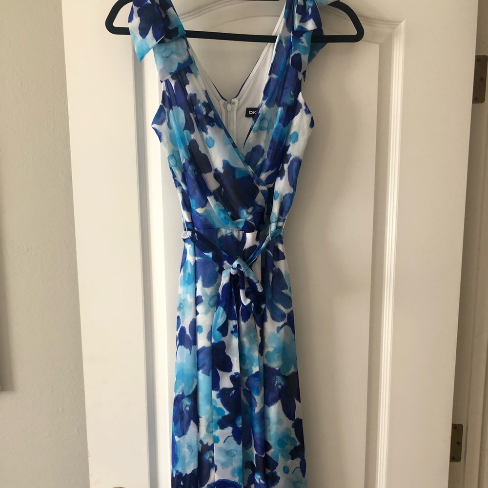 Beautiful, flowey, high low dress. DKNY